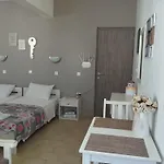 Lilian's Seaview-party Street-youth *
