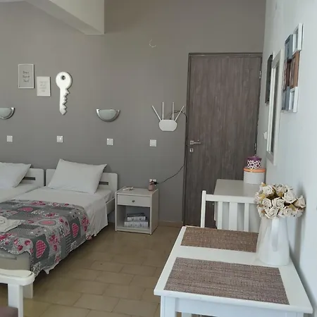 Lilian's Seaview-party Street-youth *