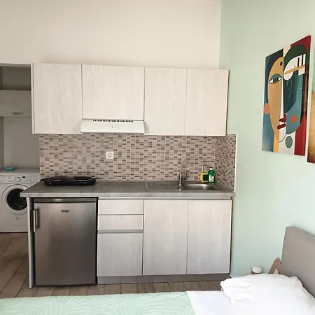 Lilian's Seaview-party Street-youth Apartament