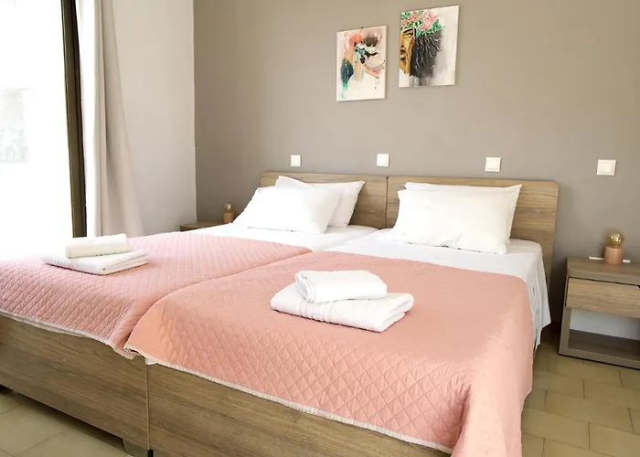 Lilian's Seaview-party Street-youth *