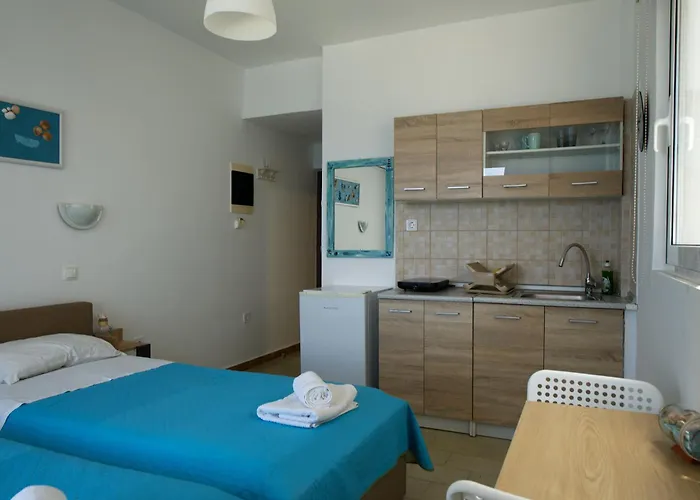 Lilian's Seaview-party Street-youth Rhodes City