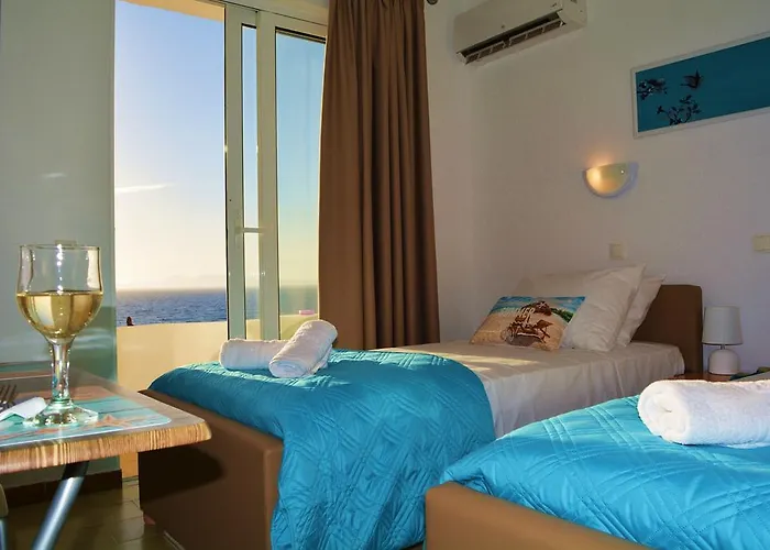 Lilian's Seaview-party Street-youth *