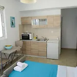 Lilian's Seaview-party Street-youth * Rhodes City