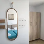 Lilian's Seaview-party Street-youth Apartment