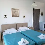 Apartment Lilian's Seaview-party Street-youth