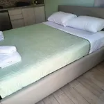 Lilian's Seaview-party Street-youth Apartment *