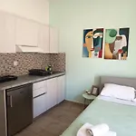 Lilian's Seaview-party Street-youth Apartment Rhodes City