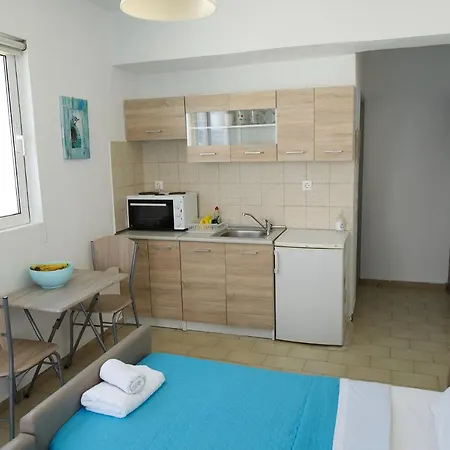 Lilian's Seaview-party Street-youth * Rhodes City