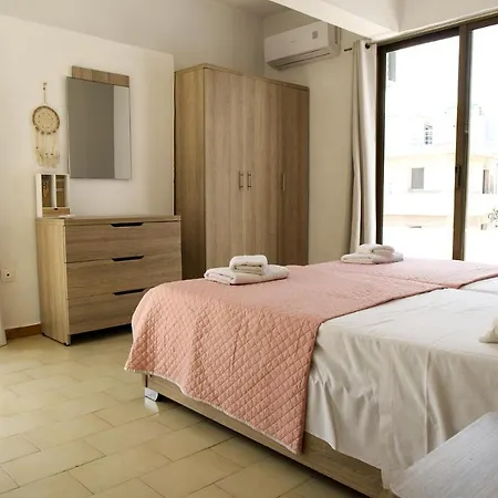 Lilian's Seaview-party Street-youth Apartment *