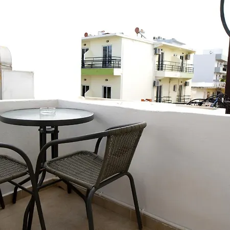 Lilian's Seaview-party Street-youth Apartment *
