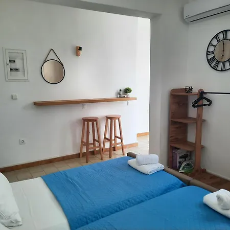 Lilian's Seaview-party Street-youth * Rhodes City