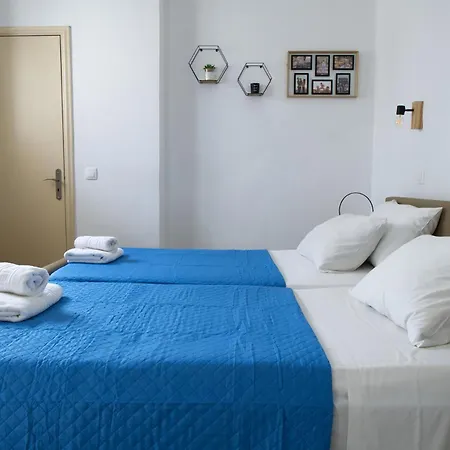 Lilian's Seaview-party Street-youth *