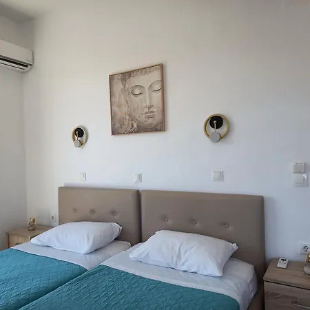 Lilian's Seaview-party Street-youth * Rhodes City