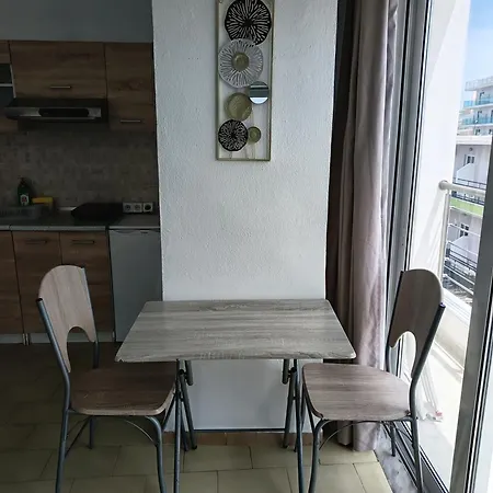 Apartment Lilian's Seaview-party Street-youth *