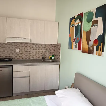 Lilian's Seaview-party Street-youth Apartment Rhodes City