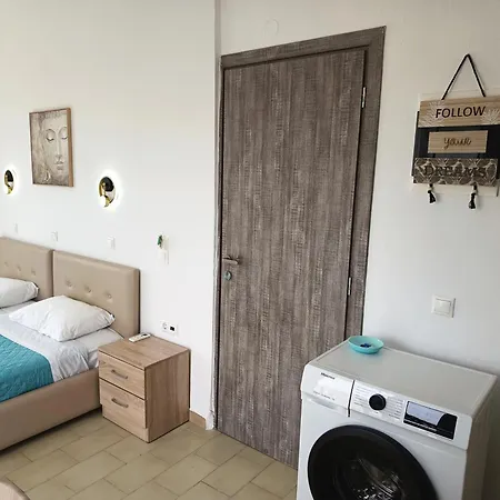 Lilian's Seaview-party Street-youth * Rhodes City