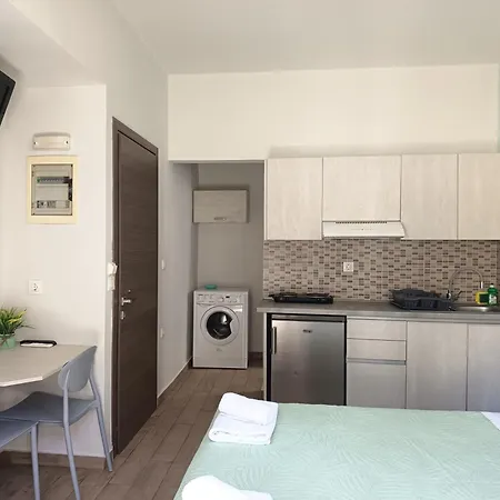 Lilian's Seaview-party Street-youth Rhodes City