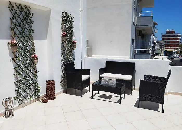 Lilian's Seaview-party Street-youth Apartament *