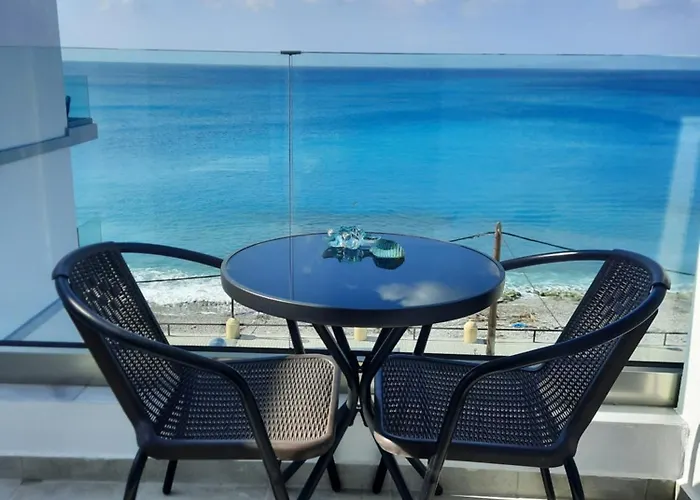 Lilian's Seaview-party Street-youth Apartmán