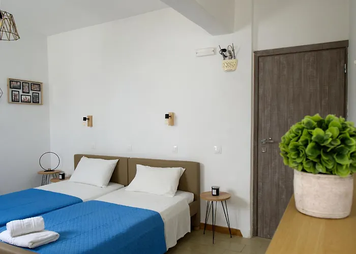 Lilian's Seaview-party Street-youth * Rhodes City