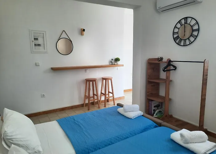 Lilian's Seaview-party Street-youth * Rhodes City