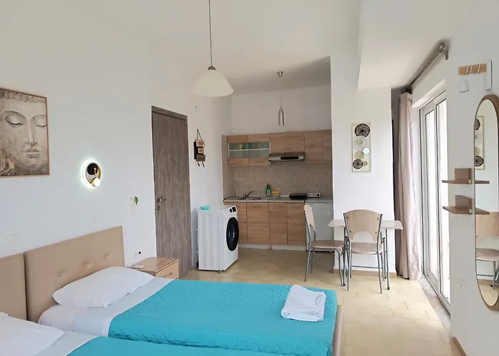 Lilian's Seaview-party Street-youth *