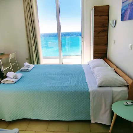 Lilian's Seaview-party Street-youth * Rhodes City