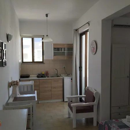 Lilian's Seaview-party Street-youth Apartamento Rhodes City