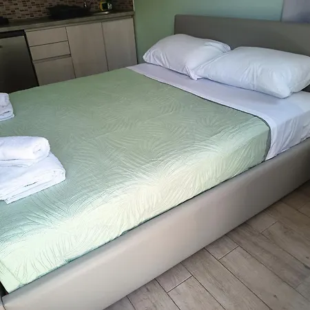 Lilian's Seaview-party Street-youth Apartamento *