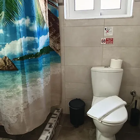 Lilian's Seaview-party Street-youth Apartamento *