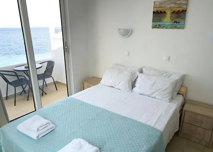 Lilian's Seaview-party Street-youth * Rhodes City