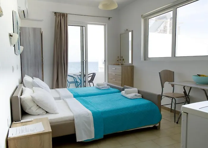 Lilian's Seaview-party Street-youth * Rhodes City